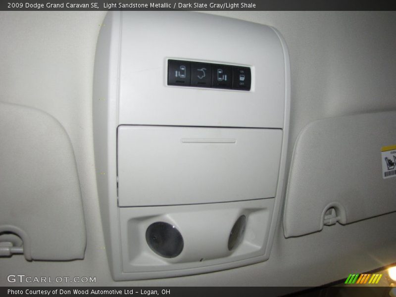 Light Sandstone Metallic / Dark Slate Gray/Light Shale 2009 Dodge Grand Caravan SE