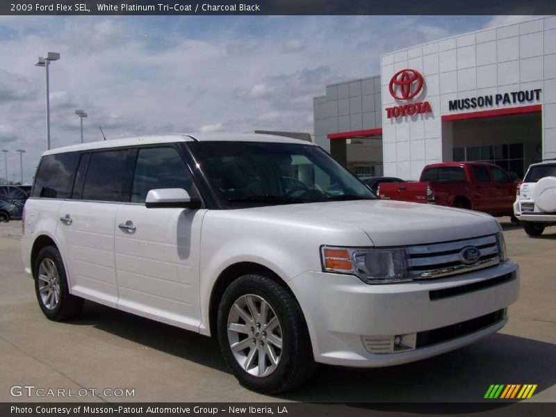 White Platinum Tri-Coat / Charcoal Black 2009 Ford Flex SEL