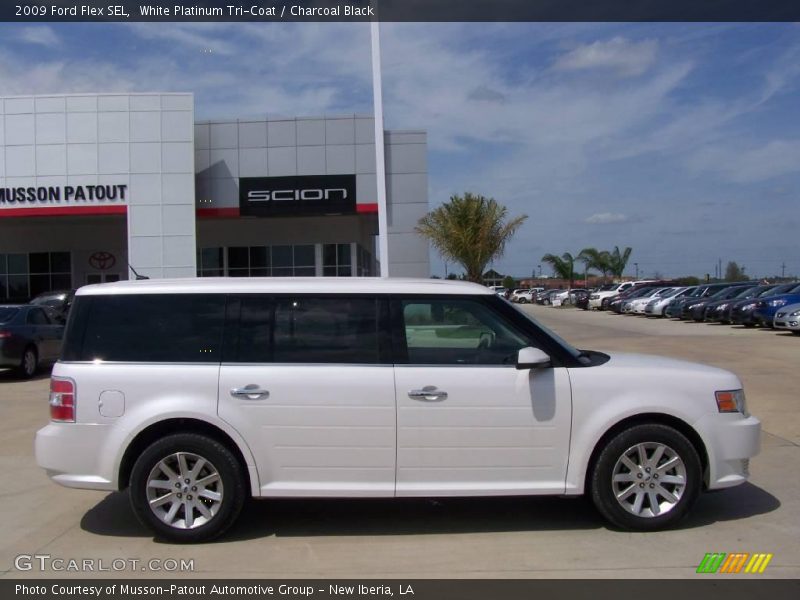 White Platinum Tri-Coat / Charcoal Black 2009 Ford Flex SEL