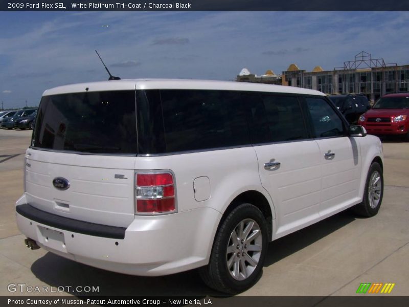 White Platinum Tri-Coat / Charcoal Black 2009 Ford Flex SEL