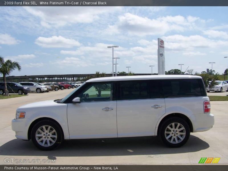 White Platinum Tri-Coat / Charcoal Black 2009 Ford Flex SEL