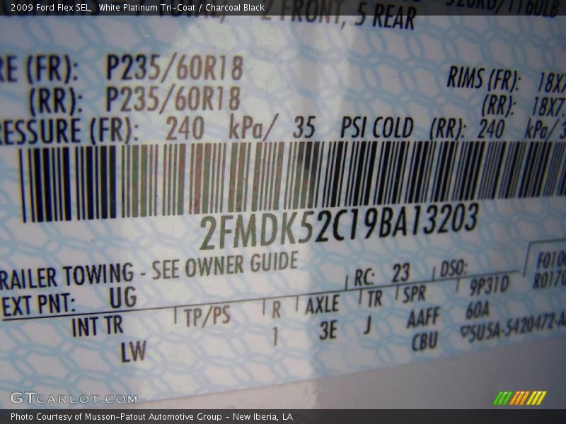 White Platinum Tri-Coat / Charcoal Black 2009 Ford Flex SEL