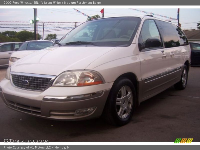 Vibrant White / Medium Parchment Beige 2002 Ford Windstar SEL