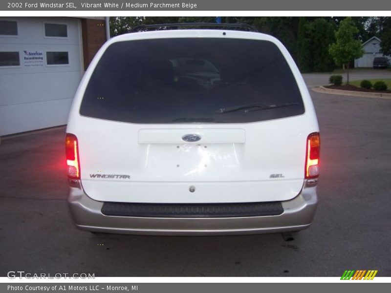 Vibrant White / Medium Parchment Beige 2002 Ford Windstar SEL