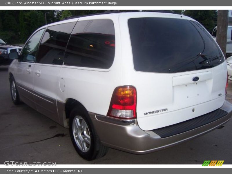 Vibrant White / Medium Parchment Beige 2002 Ford Windstar SEL