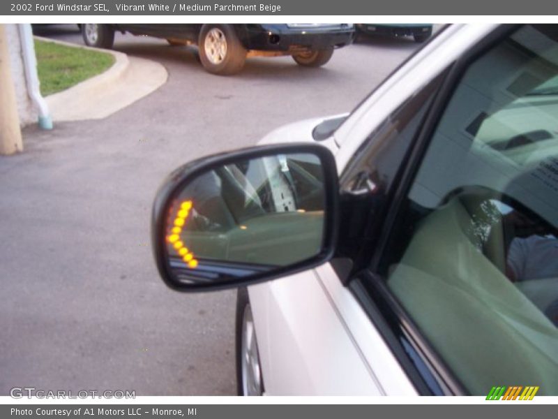 Vibrant White / Medium Parchment Beige 2002 Ford Windstar SEL