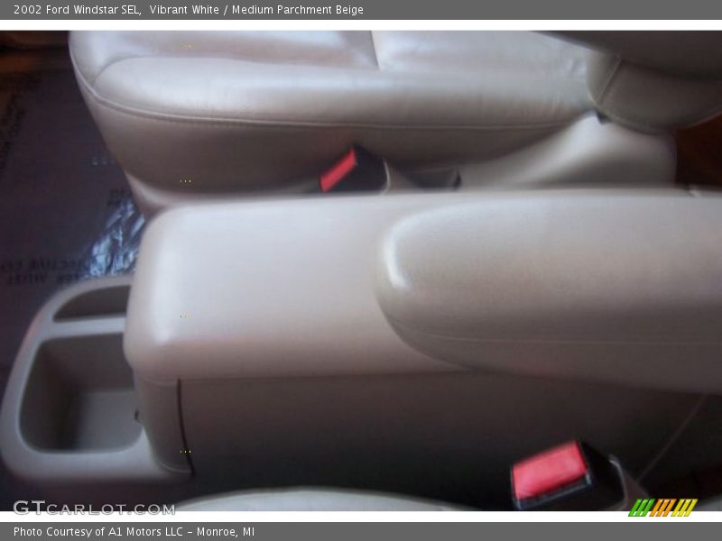 Vibrant White / Medium Parchment Beige 2002 Ford Windstar SEL