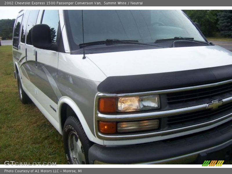 Summit White / Neutral 2002 Chevrolet Express 1500 Passenger Conversion Van