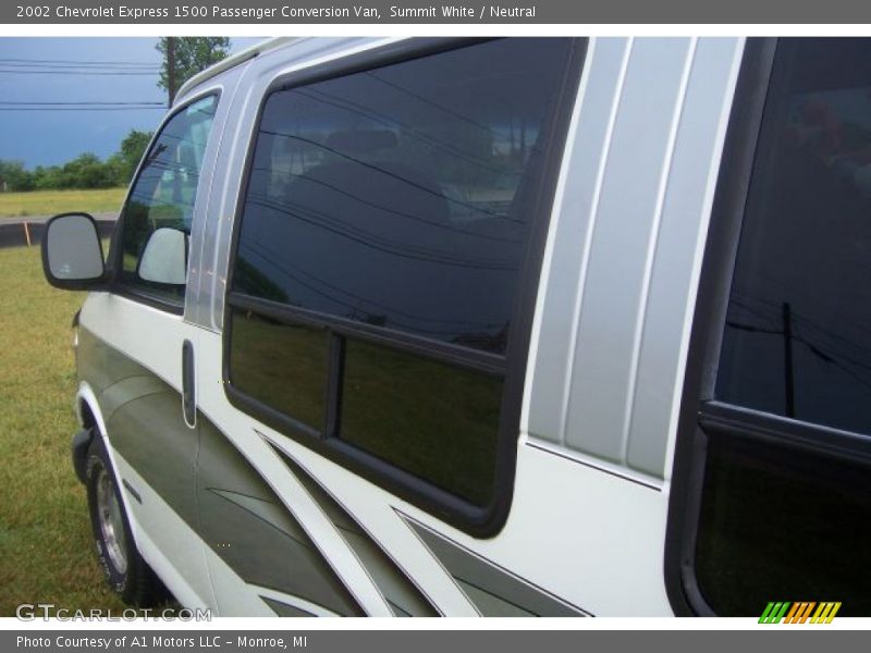 Summit White / Neutral 2002 Chevrolet Express 1500 Passenger Conversion Van