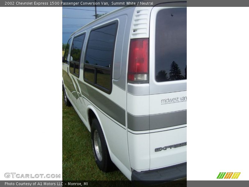 Summit White / Neutral 2002 Chevrolet Express 1500 Passenger Conversion Van