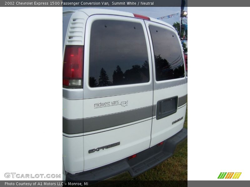 Summit White / Neutral 2002 Chevrolet Express 1500 Passenger Conversion Van