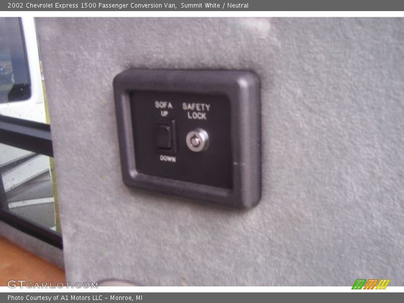 Summit White / Neutral 2002 Chevrolet Express 1500 Passenger Conversion Van