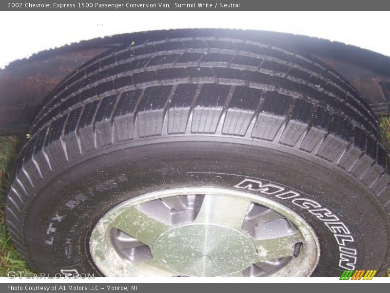 Summit White / Neutral 2002 Chevrolet Express 1500 Passenger Conversion Van