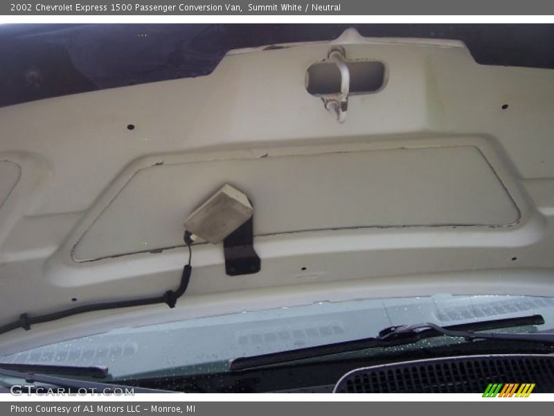 Summit White / Neutral 2002 Chevrolet Express 1500 Passenger Conversion Van