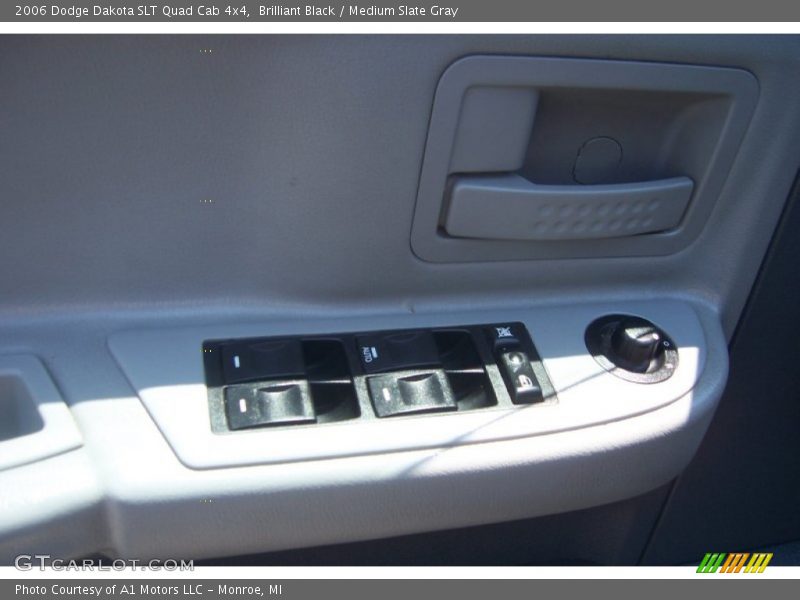 Brilliant Black / Medium Slate Gray 2006 Dodge Dakota SLT Quad Cab 4x4