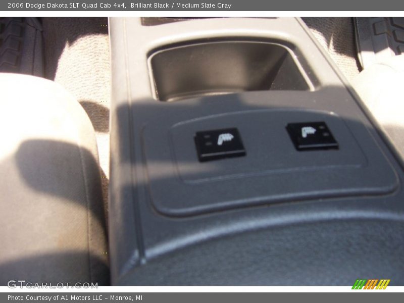 Brilliant Black / Medium Slate Gray 2006 Dodge Dakota SLT Quad Cab 4x4