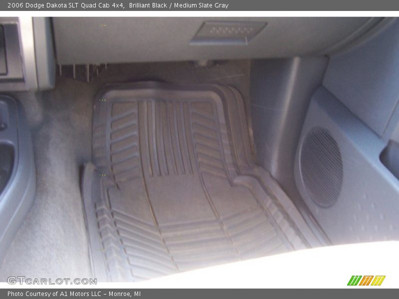 Brilliant Black / Medium Slate Gray 2006 Dodge Dakota SLT Quad Cab 4x4