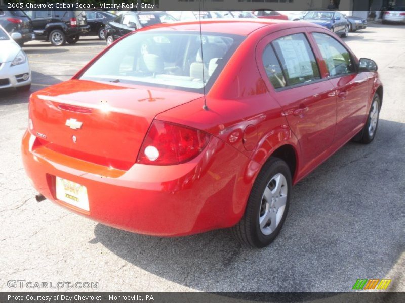 Victory Red / Gray 2005 Chevrolet Cobalt Sedan
