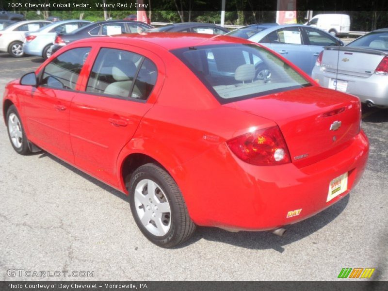Victory Red / Gray 2005 Chevrolet Cobalt Sedan