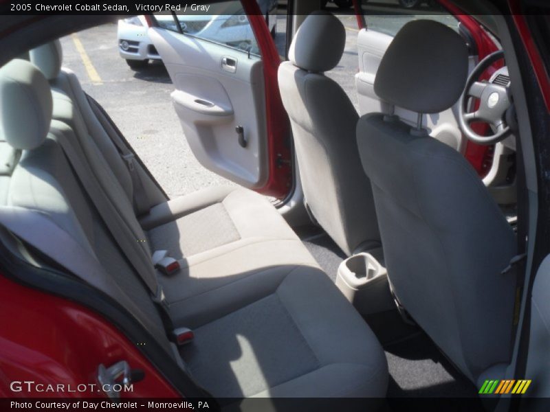 Victory Red / Gray 2005 Chevrolet Cobalt Sedan