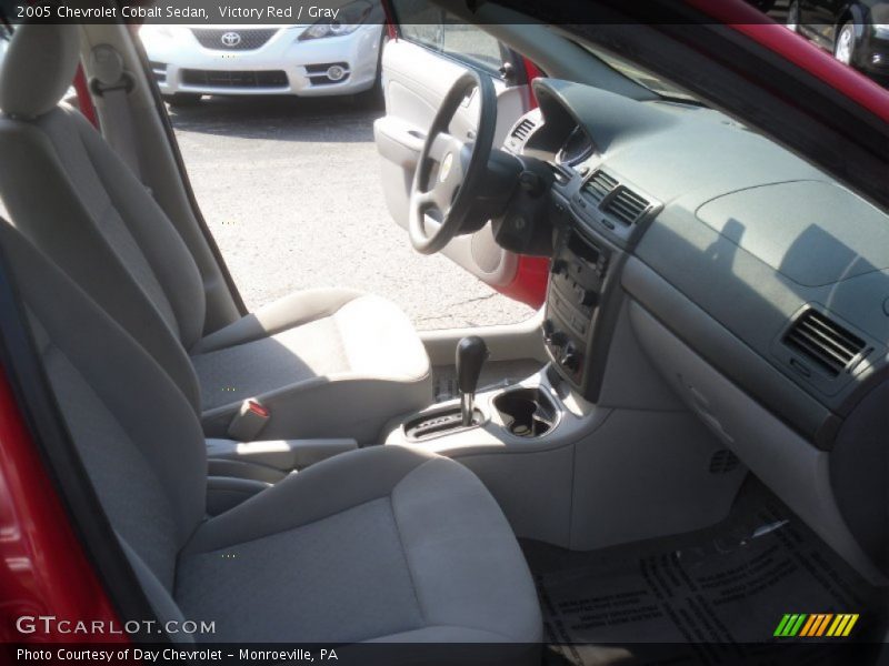 Victory Red / Gray 2005 Chevrolet Cobalt Sedan