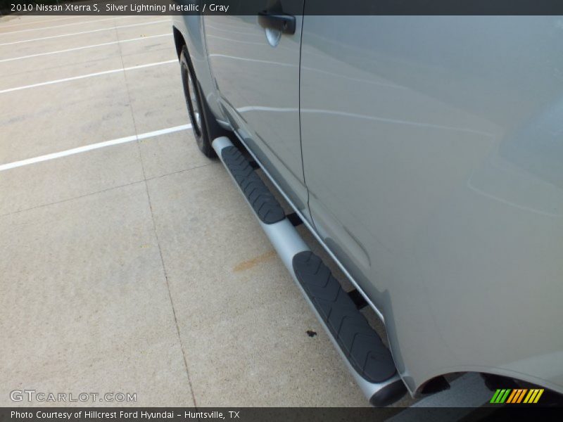 Silver Lightning Metallic / Gray 2010 Nissan Xterra S