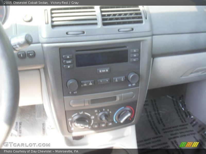 Victory Red / Gray 2005 Chevrolet Cobalt Sedan