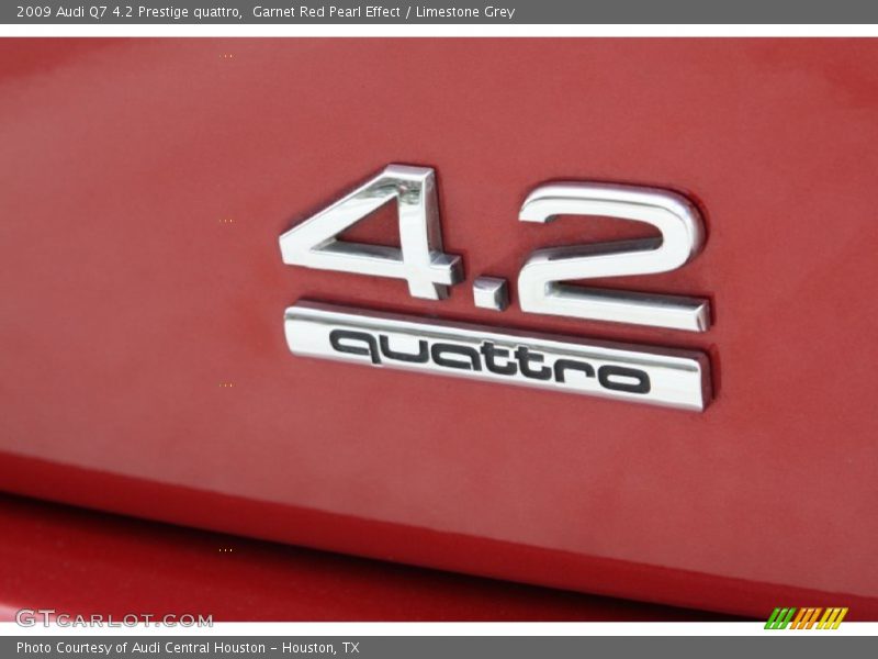  2009 Q7 4.2 Prestige quattro Logo