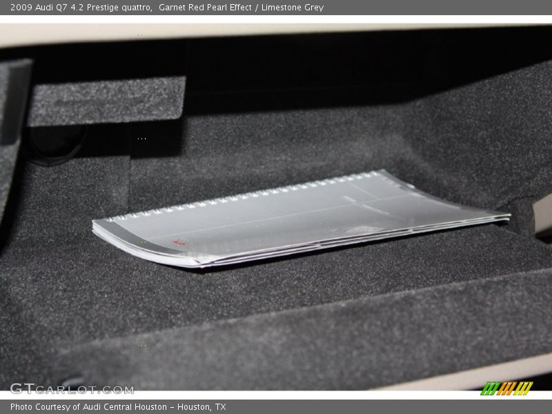 Garnet Red Pearl Effect / Limestone Grey 2009 Audi Q7 4.2 Prestige quattro