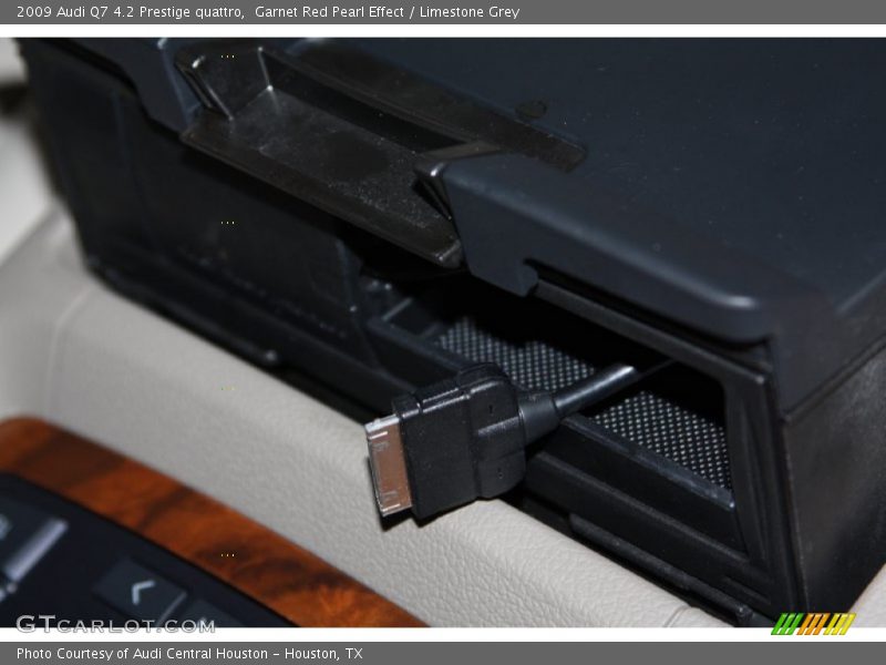 Garnet Red Pearl Effect / Limestone Grey 2009 Audi Q7 4.2 Prestige quattro