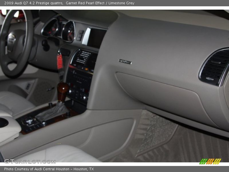 Garnet Red Pearl Effect / Limestone Grey 2009 Audi Q7 4.2 Prestige quattro