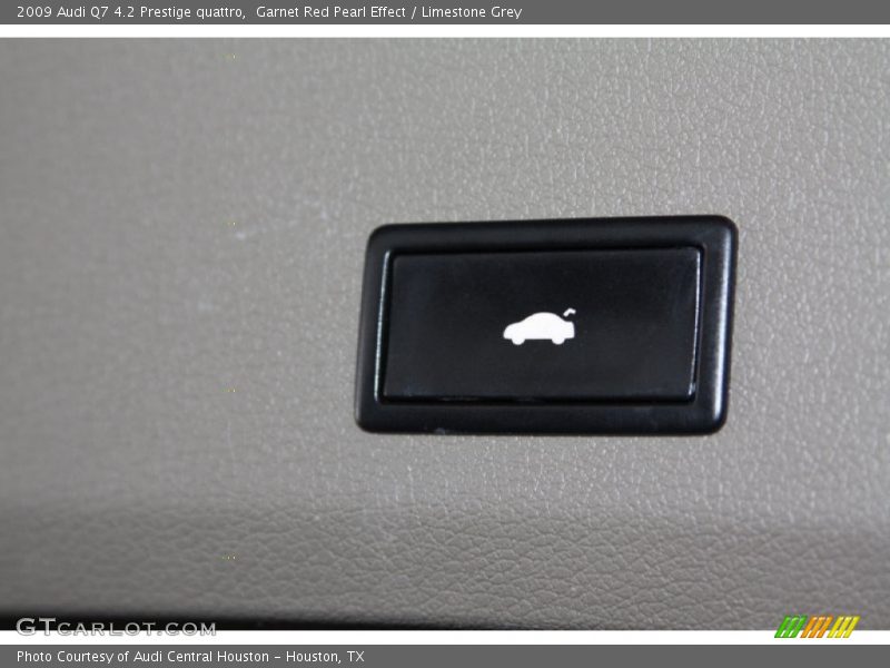 Garnet Red Pearl Effect / Limestone Grey 2009 Audi Q7 4.2 Prestige quattro