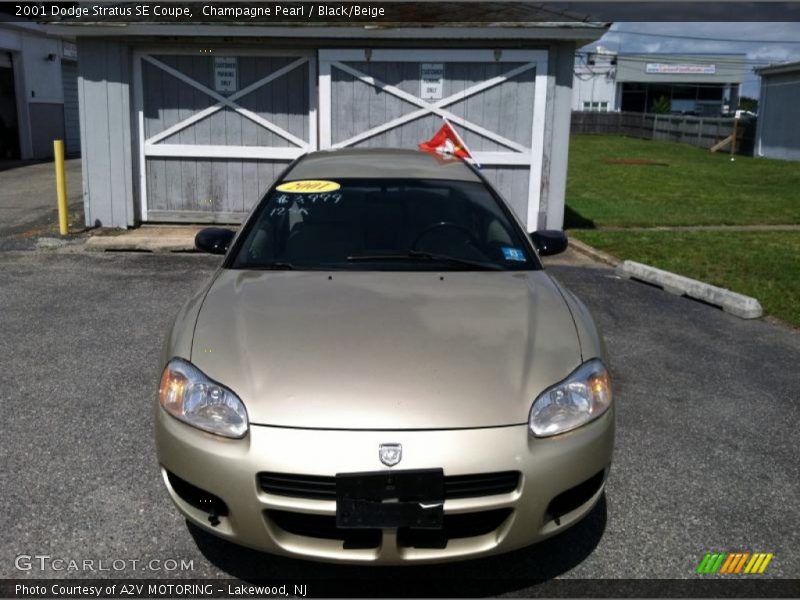 Champagne Pearl / Black/Beige 2001 Dodge Stratus SE Coupe