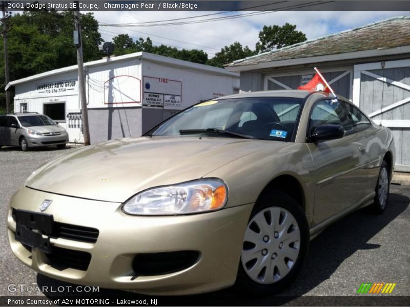 Champagne Pearl / Black/Beige 2001 Dodge Stratus SE Coupe