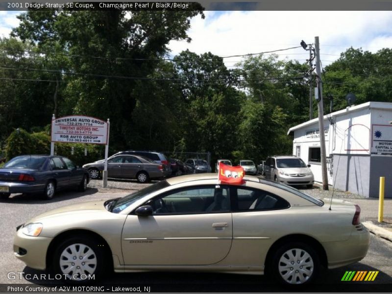 Champagne Pearl / Black/Beige 2001 Dodge Stratus SE Coupe