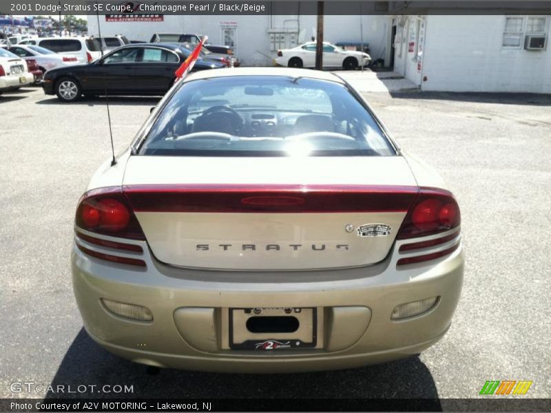 Champagne Pearl / Black/Beige 2001 Dodge Stratus SE Coupe