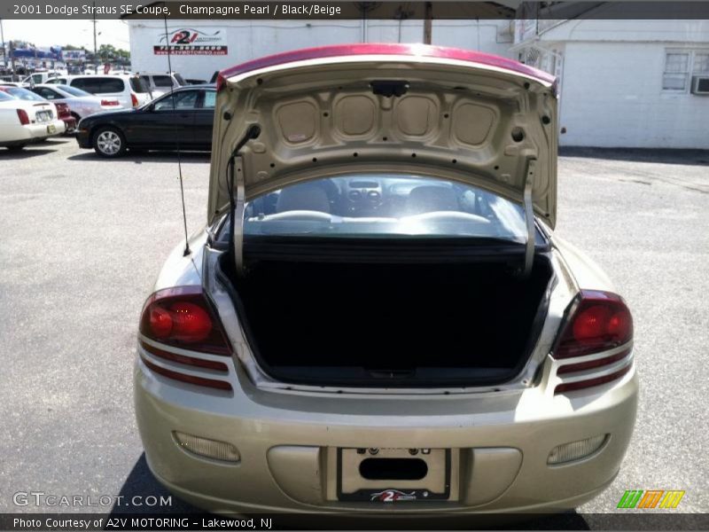 Champagne Pearl / Black/Beige 2001 Dodge Stratus SE Coupe