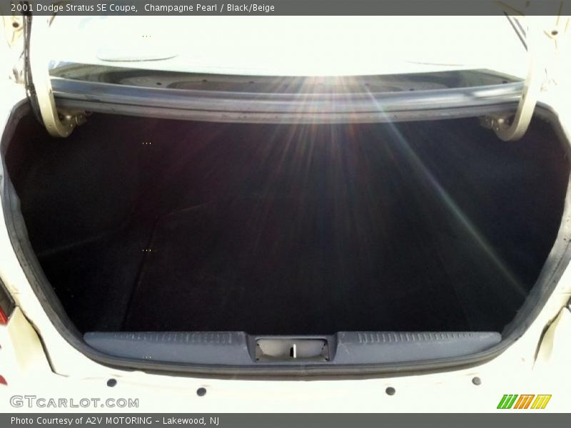 Champagne Pearl / Black/Beige 2001 Dodge Stratus SE Coupe