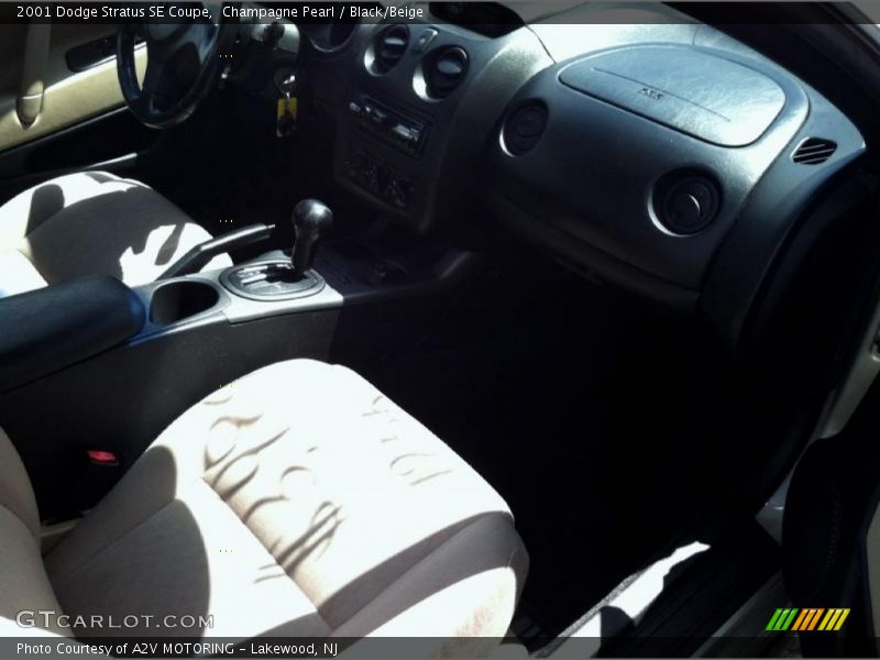 Champagne Pearl / Black/Beige 2001 Dodge Stratus SE Coupe