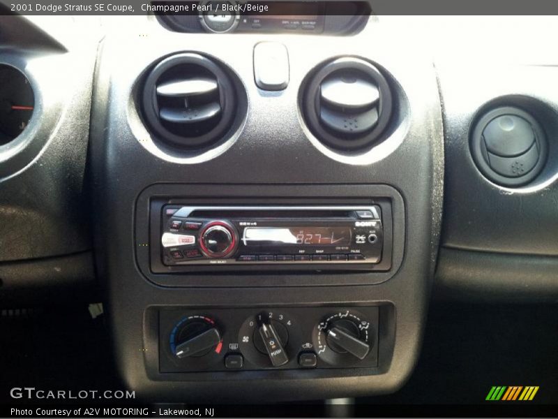 Champagne Pearl / Black/Beige 2001 Dodge Stratus SE Coupe