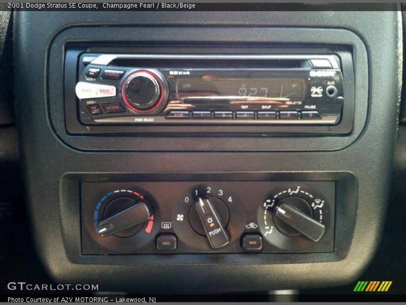 Champagne Pearl / Black/Beige 2001 Dodge Stratus SE Coupe