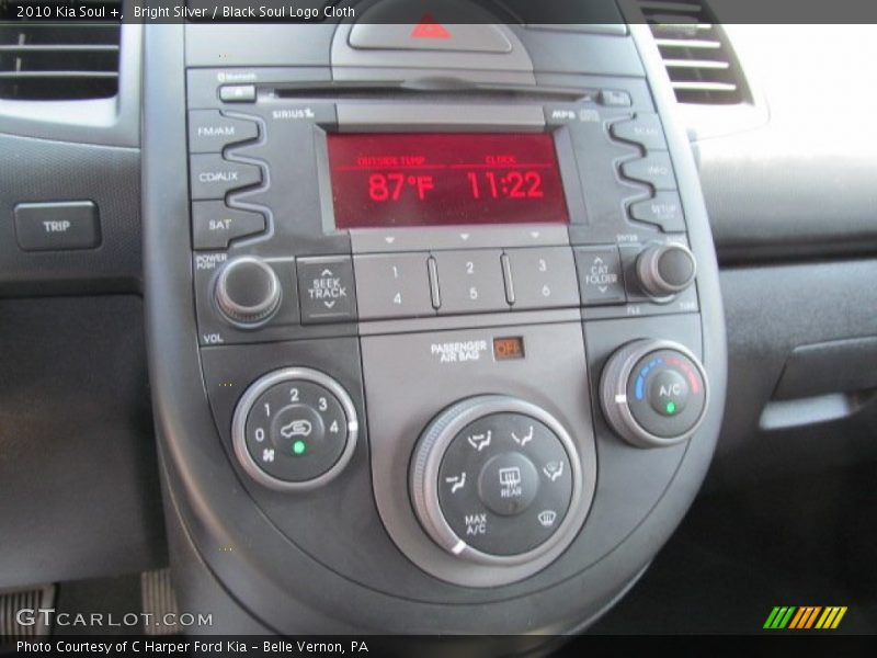Bright Silver / Black Soul Logo Cloth 2010 Kia Soul +