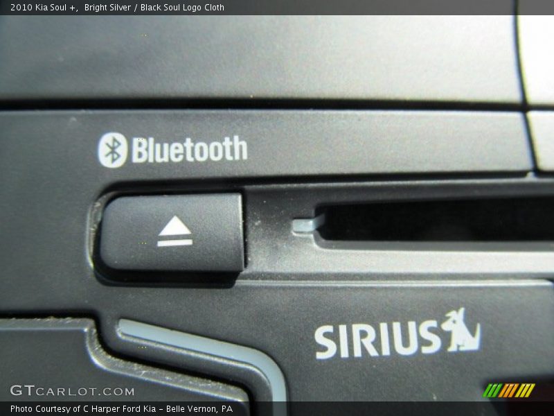 Bright Silver / Black Soul Logo Cloth 2010 Kia Soul +