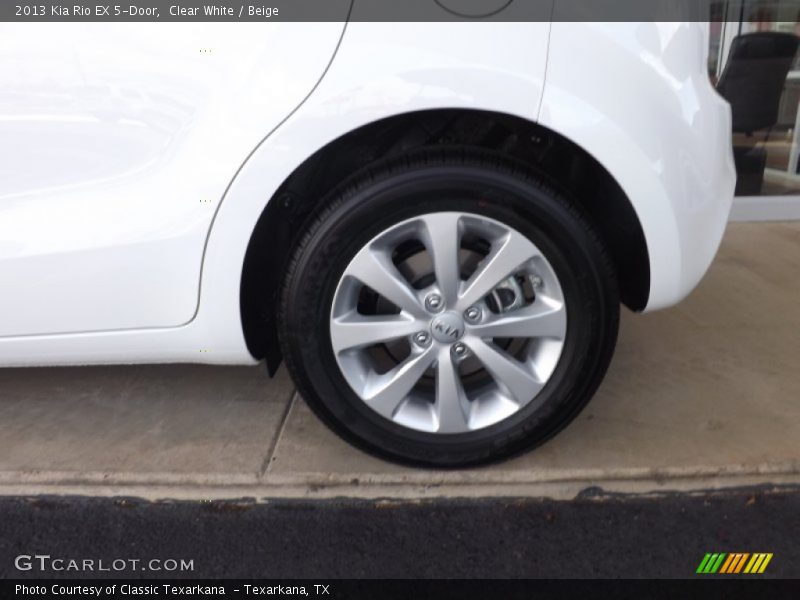 Clear White / Beige 2013 Kia Rio EX 5-Door