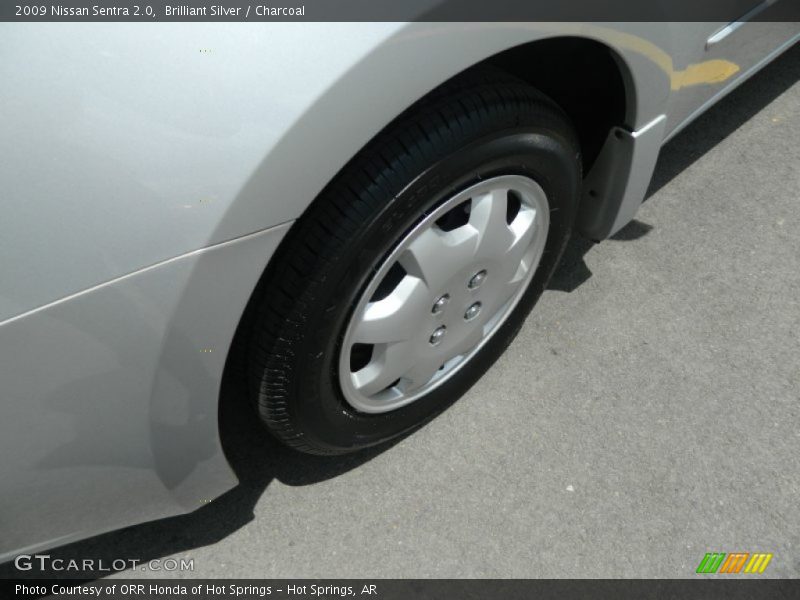 Brilliant Silver / Charcoal 2009 Nissan Sentra 2.0