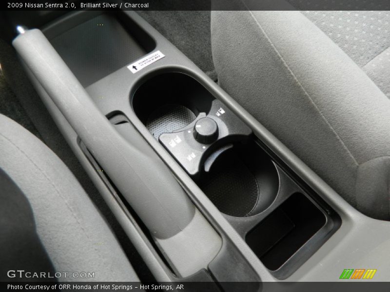 Brilliant Silver / Charcoal 2009 Nissan Sentra 2.0