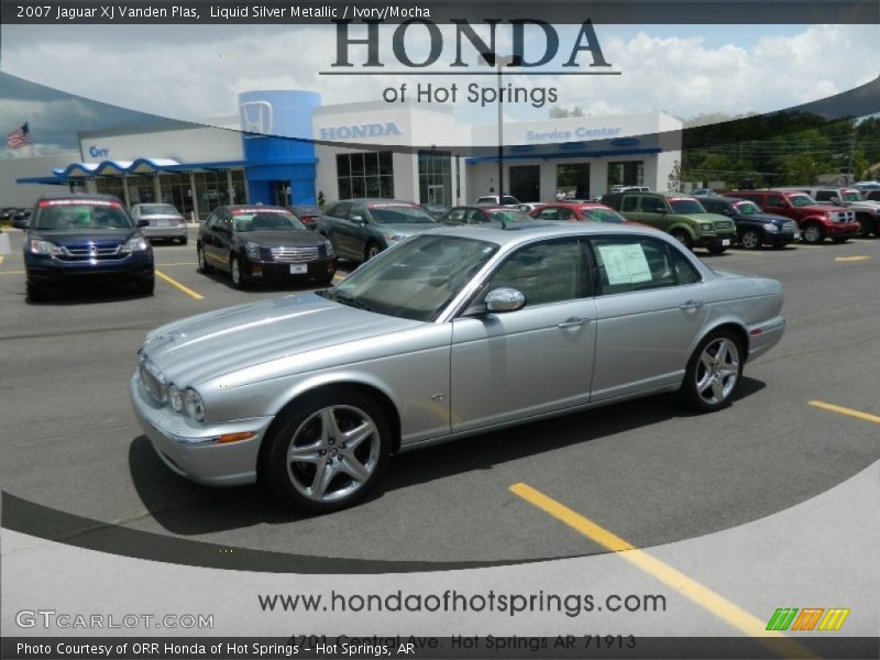 Liquid Silver Metallic / Ivory/Mocha 2007 Jaguar XJ Vanden Plas