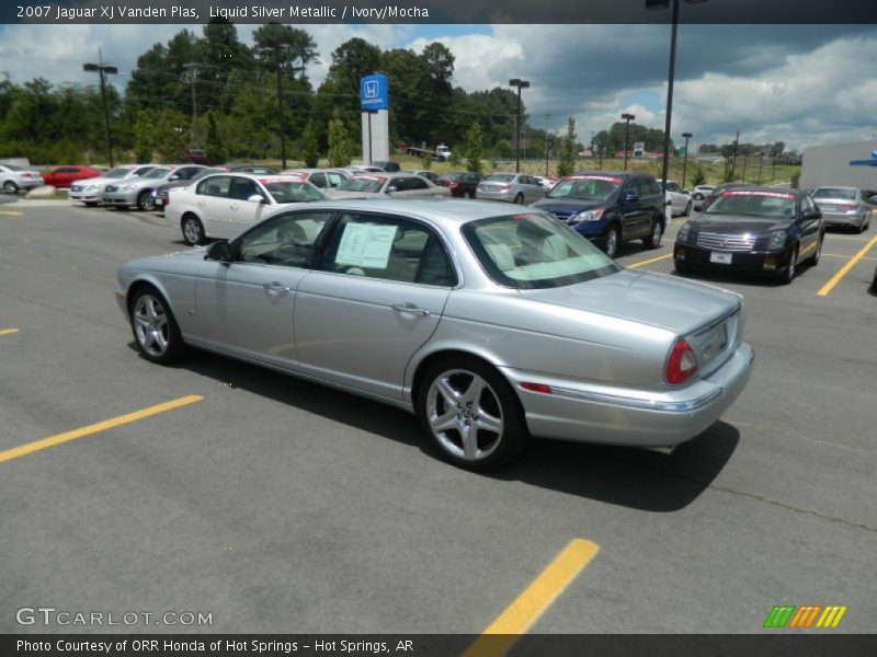 Liquid Silver Metallic / Ivory/Mocha 2007 Jaguar XJ Vanden Plas