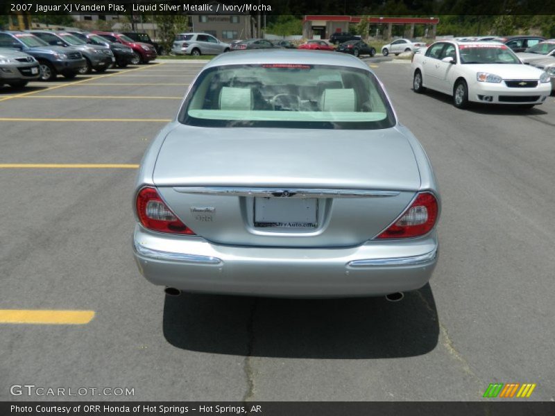 Liquid Silver Metallic / Ivory/Mocha 2007 Jaguar XJ Vanden Plas