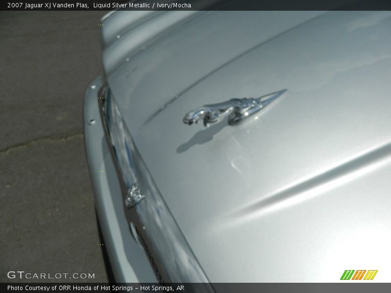 Liquid Silver Metallic / Ivory/Mocha 2007 Jaguar XJ Vanden Plas
